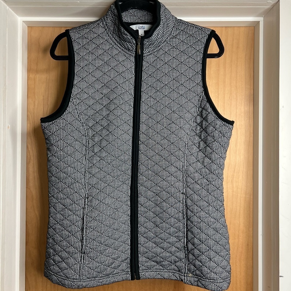Croft & Barrow Women’s Black and White Quilted Vest - Outdoor Layer.Size: Medium